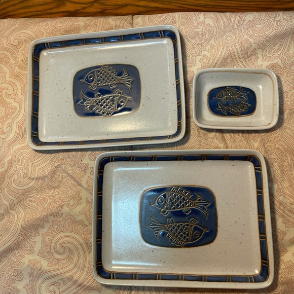Blue fish sushi plate set of two plus dipping bowl - Picture 4 of 5